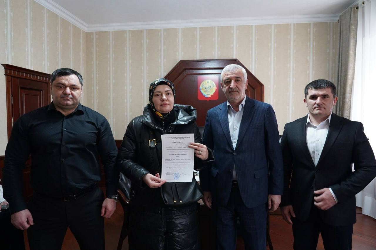 В Управлении социальной защиты Минтруда РД в Хасавюртовском районе вручили 5 жилищных свидетельств отдельным категориям граждан